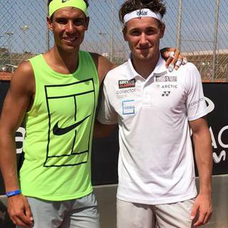 Rafael Nadal et Casper Ruud, ensemble à la Rafa Nadal Academy il y a quelques années. Sans doute ne se doutaient-ils pas qu'ils se reverraient en finale de Roland-Garros. [Twitter]