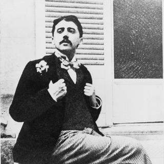 Marcel Proust en 1905 dans le jardin du compositeur Reynaldo Hahn. [AFP - Archives Snark]