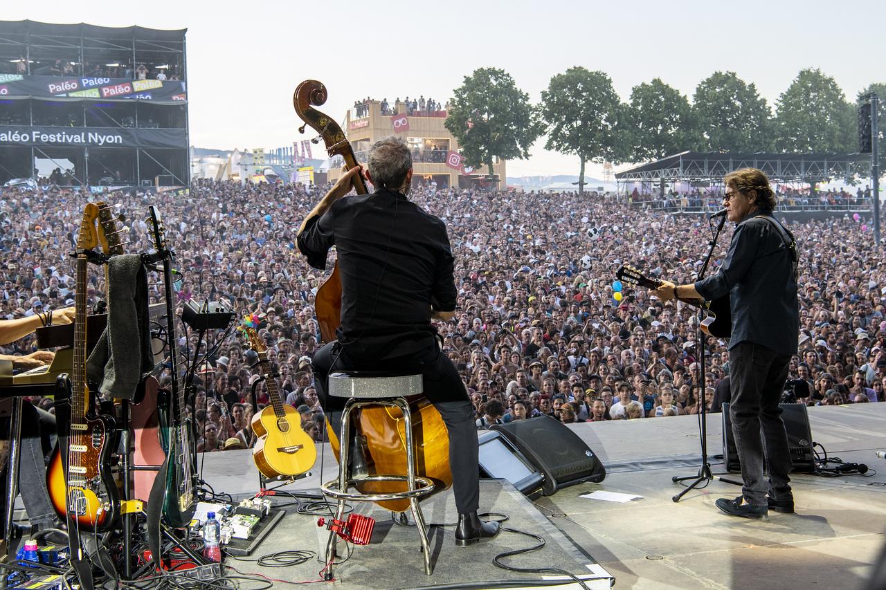 Les fans de Francis Cabrel étaient présents en nombre devant la Grande Scène. [Paléo Festival Nyon 2022 - Anne Colliard]