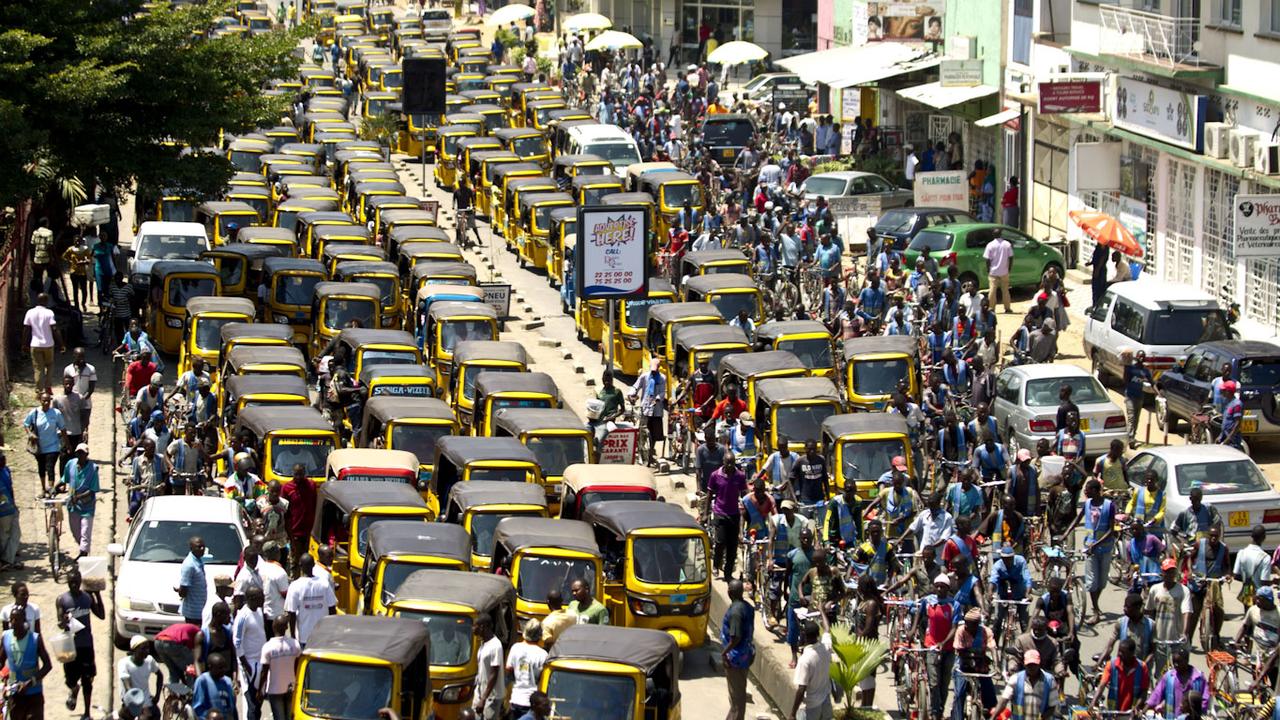 Manifestation de chauffeurs de tuk-tuk à Bujumbura en mars 2017. [Reuters - Evrard Ngendakumana]