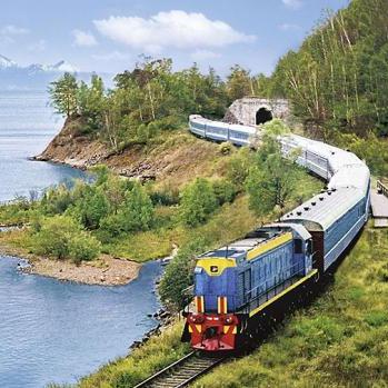 Le Transsibérien, plus longue ligne de chemin de fer du monde relie Moscou à Vladivostok sur plus de 9'000 km. L'itinéraire emprunté par le train "Rossiya" traverse plus de 990 gares.