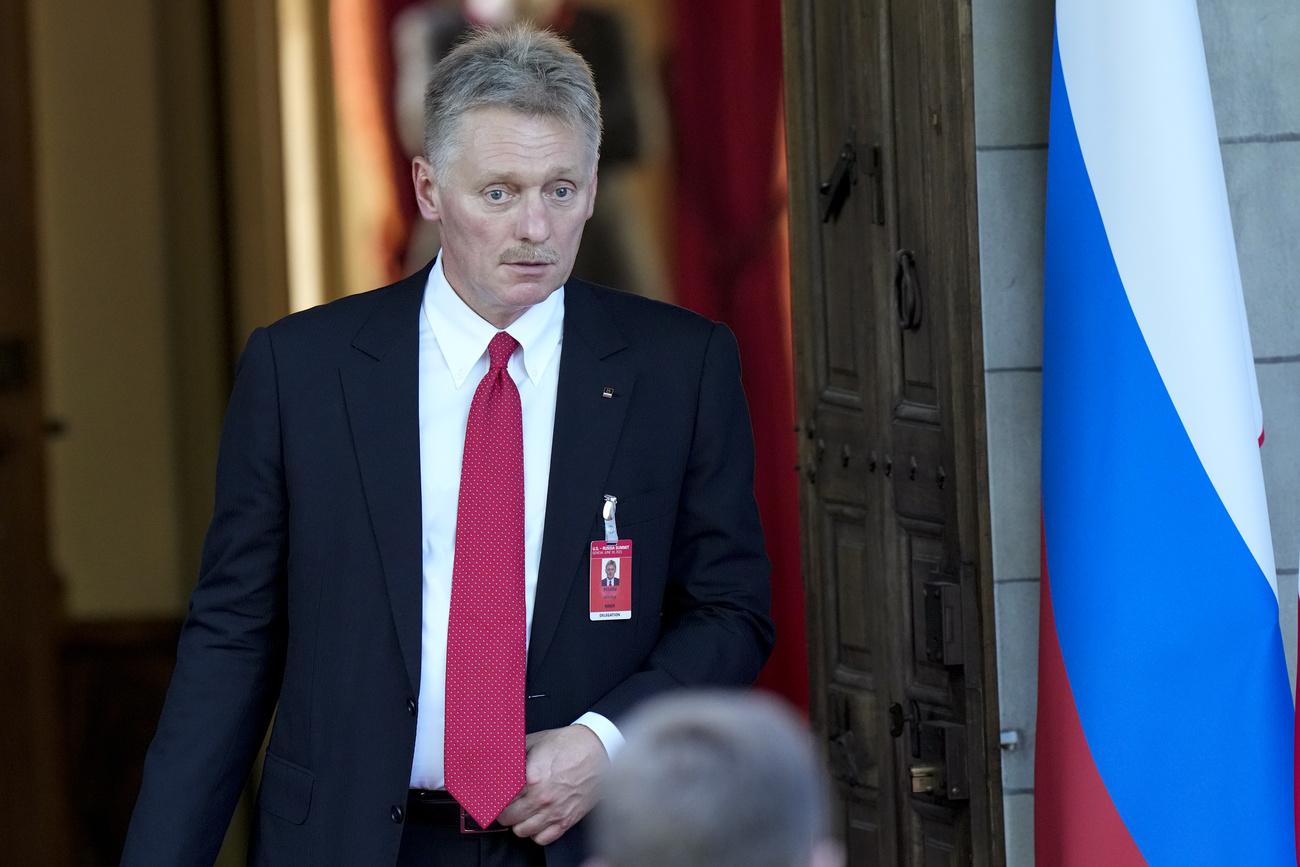 Le porte-parole du Kremlin Dmitri Peskov, photographié ici le 16 juin 2021 à Genève. [AP/Keystone - Alexander Zemlianichenko]