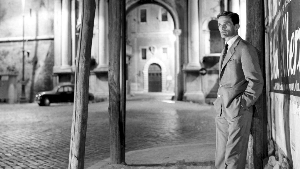 L'écrivain, réalisateur et intellectuel italien Pier Paolo Pasolini (1922-1975) à Rome, en juillet 1960. [AFP - Archivi Farabola / Leemage]