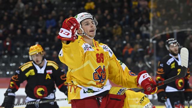 Tino Kessler jubile. Bienne n'a fait qu'une bouchée des Ours. [Keystone - Urs Lindt]