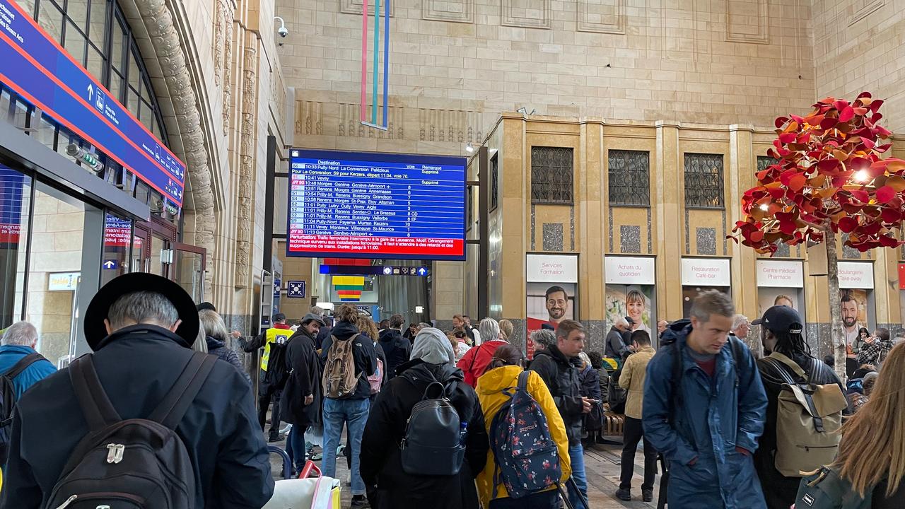 Les pendulaires souhaitant prendre le train mercredi matin 28 septembre 2022 à Lausanne ont dû s'armer de patience. [RTS - Léandre Duggan]