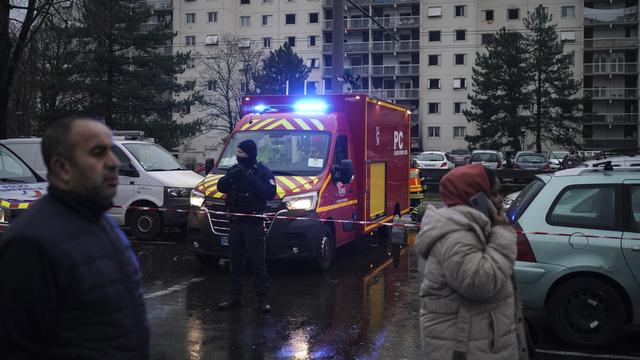 Un incendie dans un immeuble à Vaulx-en-Velin, près de Lyon, a fait au moins dix morts. [Keystone - Laurent Cipriani]