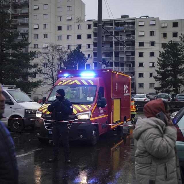 Un incendie dans un immeuble à Vaulx-en-Velin, près de Lyon, a fait au moins dix morts. [Keystone - Laurent Cipriani]