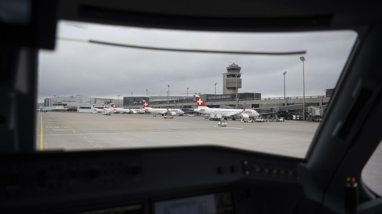 De nombreux avions de la compagnie Swiss resteront au sol cet été. [Christian Beutler - Keystone]