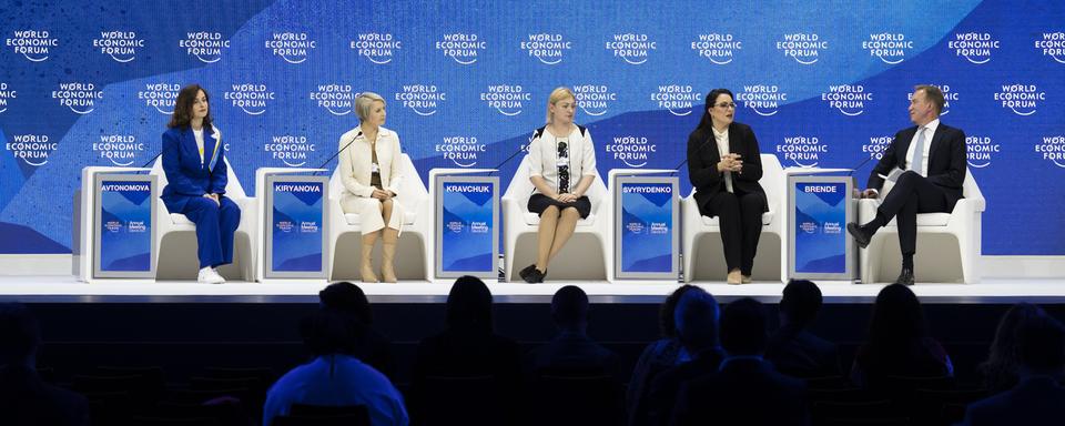 La délégation de femmes ukrainiennes à Davos, 23.05.2022. [Keystone - Gian Ehrenzeller]