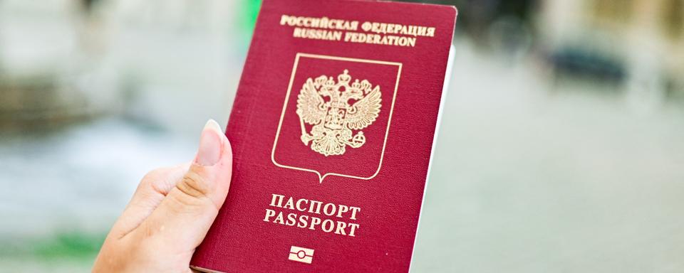 Un passeport russe. [Nurphoto via afp - Adrien Fillon]