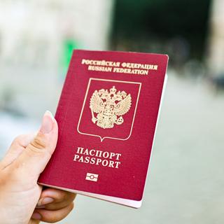 Un passeport russe. [Nurphoto via afp - Adrien Fillon]