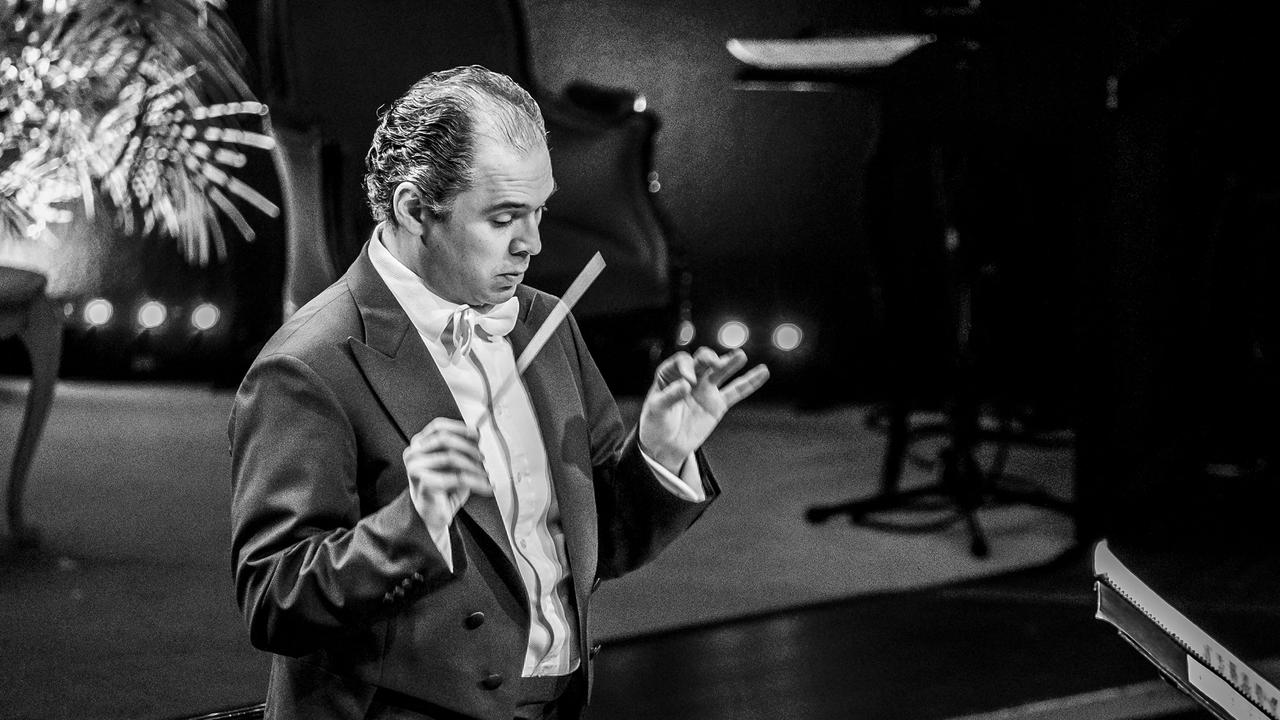Le chef d'orchestre Tugan Sokhiev lors d'un concert à Toulouse en mars 2021. [Hans Lucas via AFP - Francois Laurens]