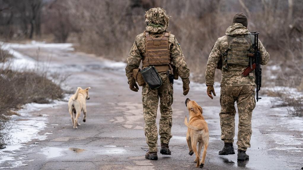 Des soldats ukrainiens dans la région de Luhansk, le 21 janvier 2022, lors des tensions avec la Russie. [AFP - Wolfgang Schwan / ANADOLU AGENCY]