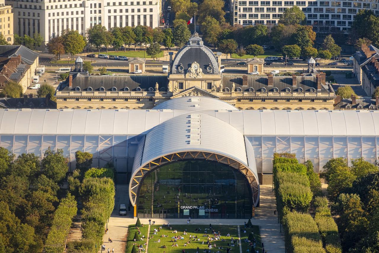 Le Grand Palais éphémère, situé sur le Champs-de-Mars à Paris. [HEMIS VIA AFP - GARDEL BERTRAND]