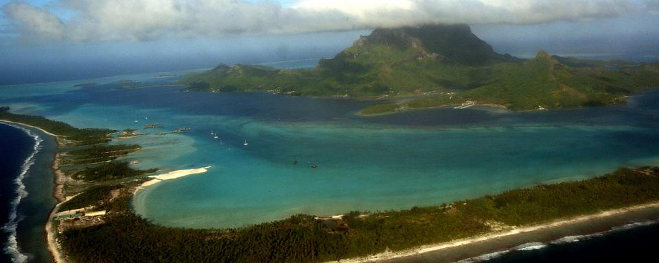 Une vue de Bora-Bora en Polynésie française. [Reuters - Philippe Wojazer]