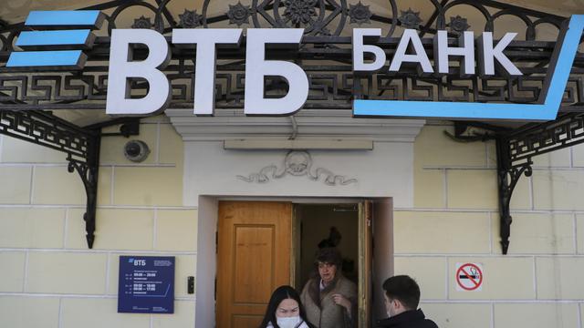 Logo de la banque russe VTB. [Keystone - EPA/Maxim Shipenkov]