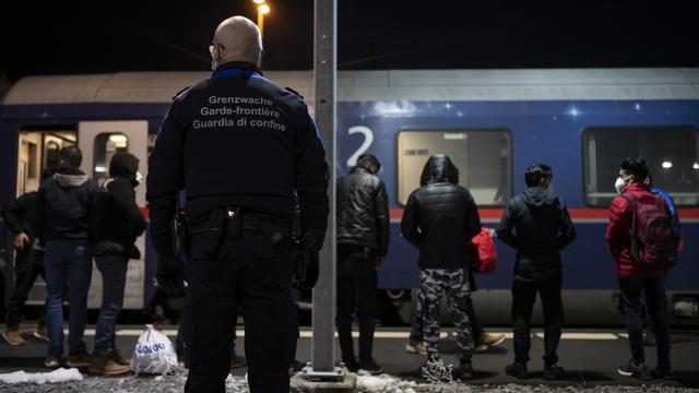 La gare de Buchs (SG) est un point de passage pour les migrants en direction du Royaume-Uni. [Keystone - Gian Ehrenzeller]