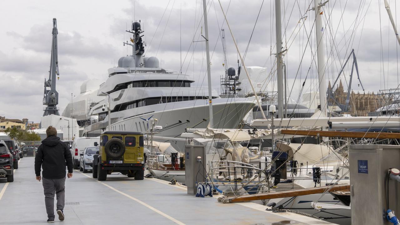 Le yacht Tango dans le port de Palma de Majorque, en Espagne, le 4 avril 2022. [Keystone - EPA/CATI CLADERA]