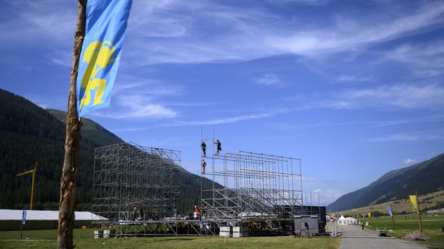 Les préparatifs du camp scout fédéral à Ulrichen, en Valais, le 14.07.2022. [Keystone - Laurent Gilliéron]