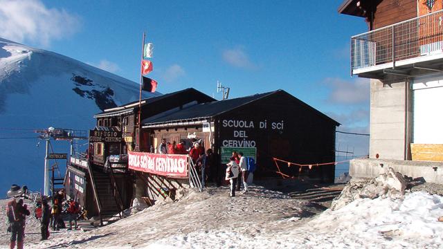 Le refuge des Guides du Cervin (3458m) est déchiré entre le Val d'Aoste et le Haut-Valais depuis 2018. [Domaine public - DR]