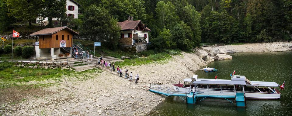 Le lac des Brenets (NE) est à nouveau victime d'un assèchement rapide (image d'archive). [Keystone - Jean-Christophe Bott]