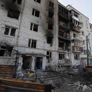 Un bâtiment détruit à Kiev. [Keystone - EPA/SERGEY DOLZHENKO]
