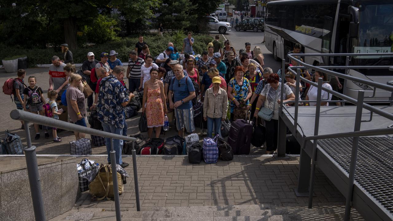 Les cantons sont sous pression pour accueillir des réfugiés ukrainiens à l'approche de l'automne. [AP Photo - Nariman El-Mofty]