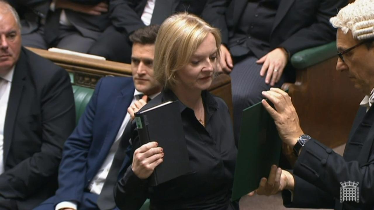 La Première ministre Liz Truss prête serment au nouveau roi. [Keystone - EPA/UK Parliamentary]