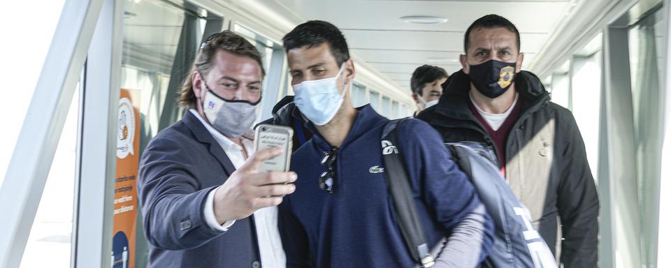 Novak Djokovic est arrivé à Belgrade lundi. [Keystone - Darko Bandic]