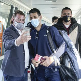 Novak Djokovic est arrivé à Belgrade lundi. [Keystone - Darko Bandic]