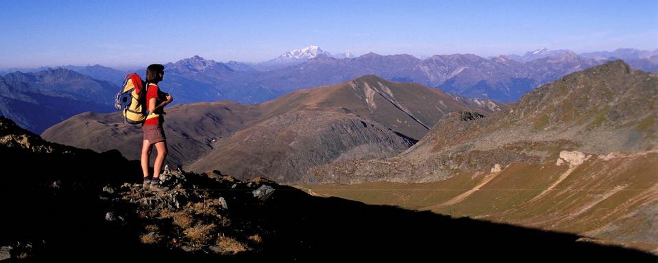 Une randonneuse dans le massif des Grandes Rousses. [AFP - Franck Guiziou/Hemis.fr]