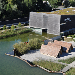 Le musée du Laténium à Hauterive (NE), fait partie des 11 sites prioritaires identifiés, comme présentant un potentiel solaire intéressant. [@Laténium, Neuchâtel]