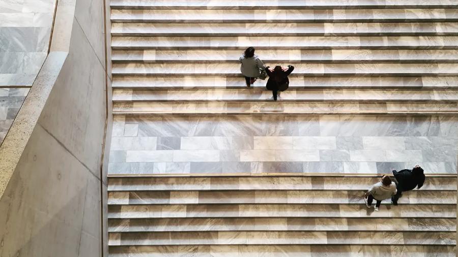 Le grand escalier du nouveau bâtiment du Kunsthaus de Zurich. [RTS - VALENTIN JORDIL]