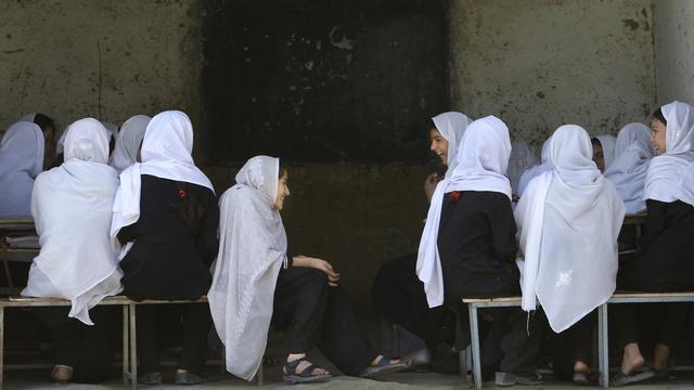 Des filles afghanes à l'école. [Keystone - AP Photo/Anja Niedringhaus]