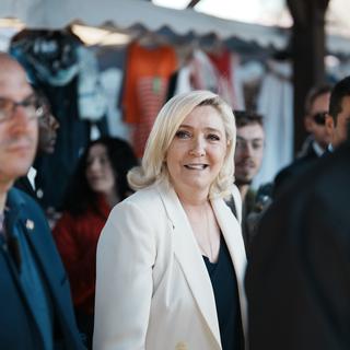 Marine Le Pen lors de sa campagne à Saint-Remy-sur-Avre. [AP Photo/Keystone - Thibault Camus]