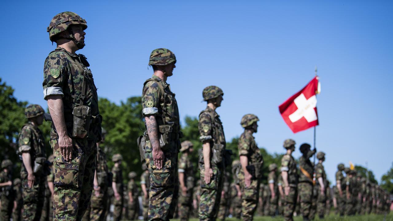 Des soldats de l'armée suisse. [Keystone - Jean-Christophe Bott]