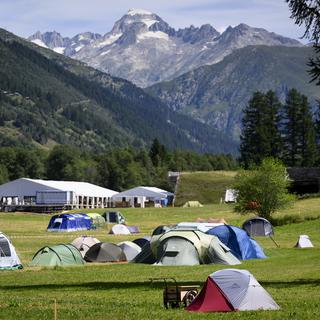 Le plus grand camp scout suisse de l’histoire s’ouvre demain à la Vallée de Conches. [Keystone - Laurent Gillieron]