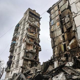 Un bâtiment détruit durant les combats à Marioupol, en Ukraine, le 13 avril 2022. [Keystone - AP Photo/Alexei Alexandrov]