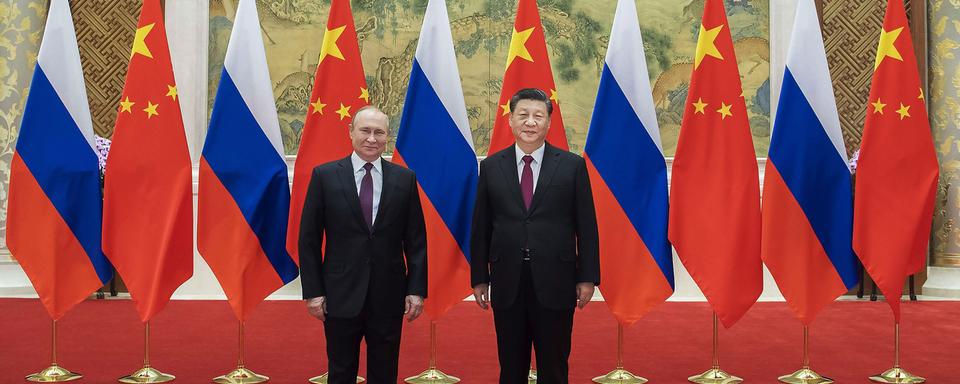 Le président chinois Xi Jinping, à droite, s'entretient avec le président russe Vladimir Poutine à la maison d'hôtes d'État de Diaoyutai à Beijing, en Chine, le vendredi 4 février 2022. [Xinhua via AP/KEYSTONE - Li Tao]