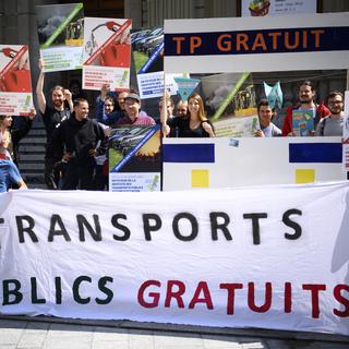 Une manifestation en faveur de la gratuité des transports publics  dans la canton de Vaud en août 2021. [Keystone - Laurent Gillieron]