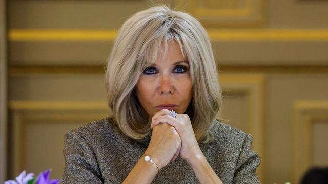 Brigitte Macron assigne en justice deux femmes ayant propagé des rumeurs sur sa supposée transidentité. [reuters - Ludovic Marin]