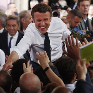 Le président français sortant et candidat à sa réélection Emmanuel Macron tient son dernier meeting de camping à Figeac, en France, le 22 avril 2022. [EPA/KEYSTONE - Guillaume Horcajuelo]