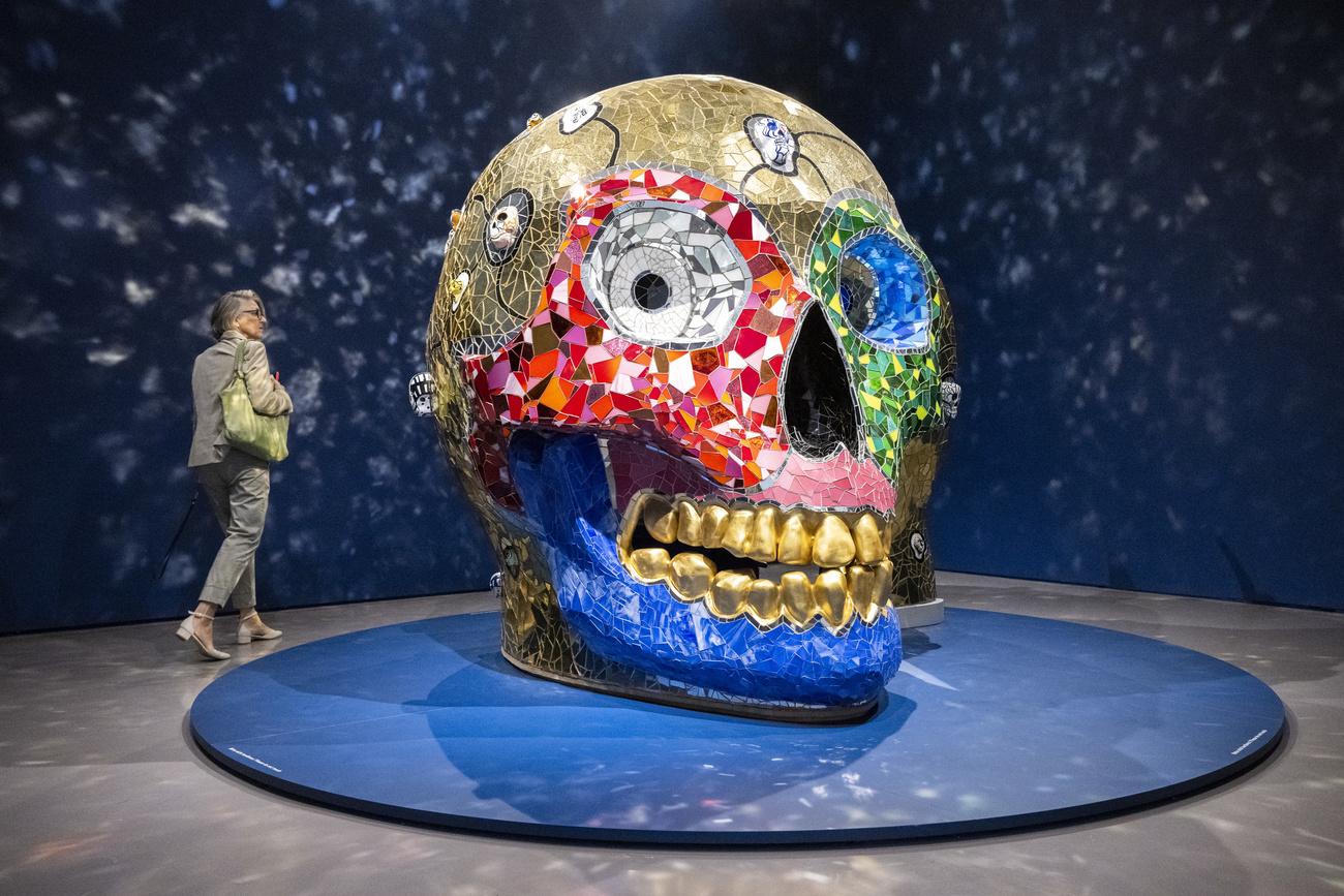 "Skull - Meditation Room", une oeuvre de Niki de Saint Phalle à voir au Kunsthaus de Zurich jusqu'au 8 janvier 2023. [Keystone - Ennio Leanza]