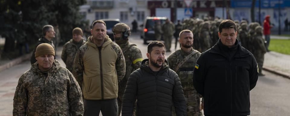 Lundi 14 novembre: le président ukrainien Volodymyr Zelensky a visité Kherson, ville récemment reconquise aux Russes. [AP Photo - Bernat Armangue]