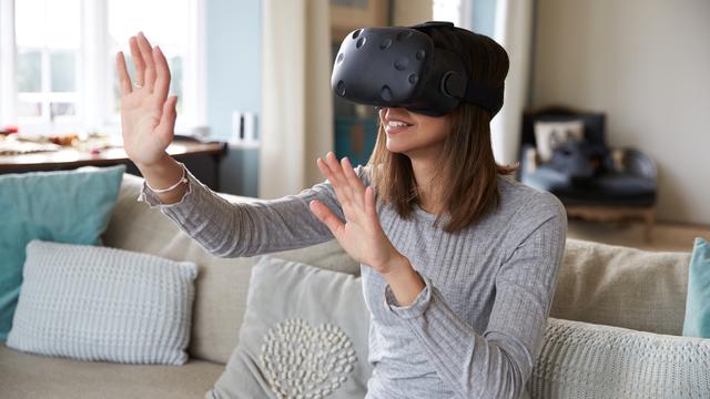 La réalité virtuelle, déjà utilisée dans des spectacles de danse ou de musique pourrait faire son apparition dans les spectacles d'humour. [Depositphotos]