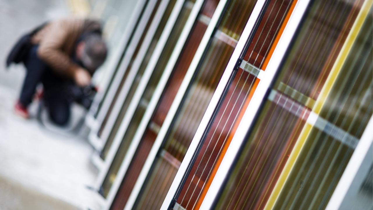 L'autorisation de panneaux solaires en façade sera facilitée dans le Jura (image d'illustration). [Keystone - Valentin Flauraud]