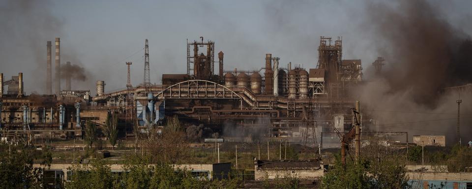 Un millier de combattants sont toujours retranchés dans l’acierie Azovstal à Marioupol. [Keystone - EPA/Alessandro Guerra]