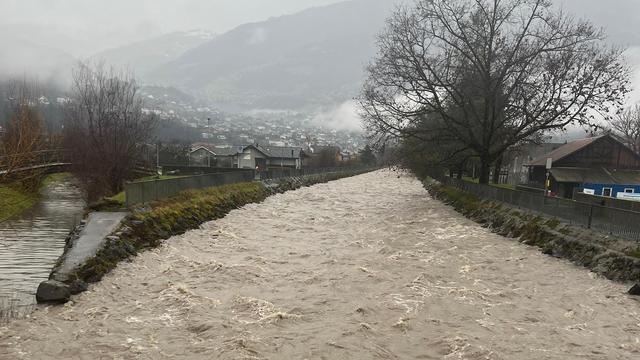 La Vièze à Monthey (VS) a été placée sous haute surveillance durant toute la nuit de vendredi à samedi en raison des fortes pluies qui se sont abattues sur le Chablais depuis le 22 décembre. [Commune de Monthey]