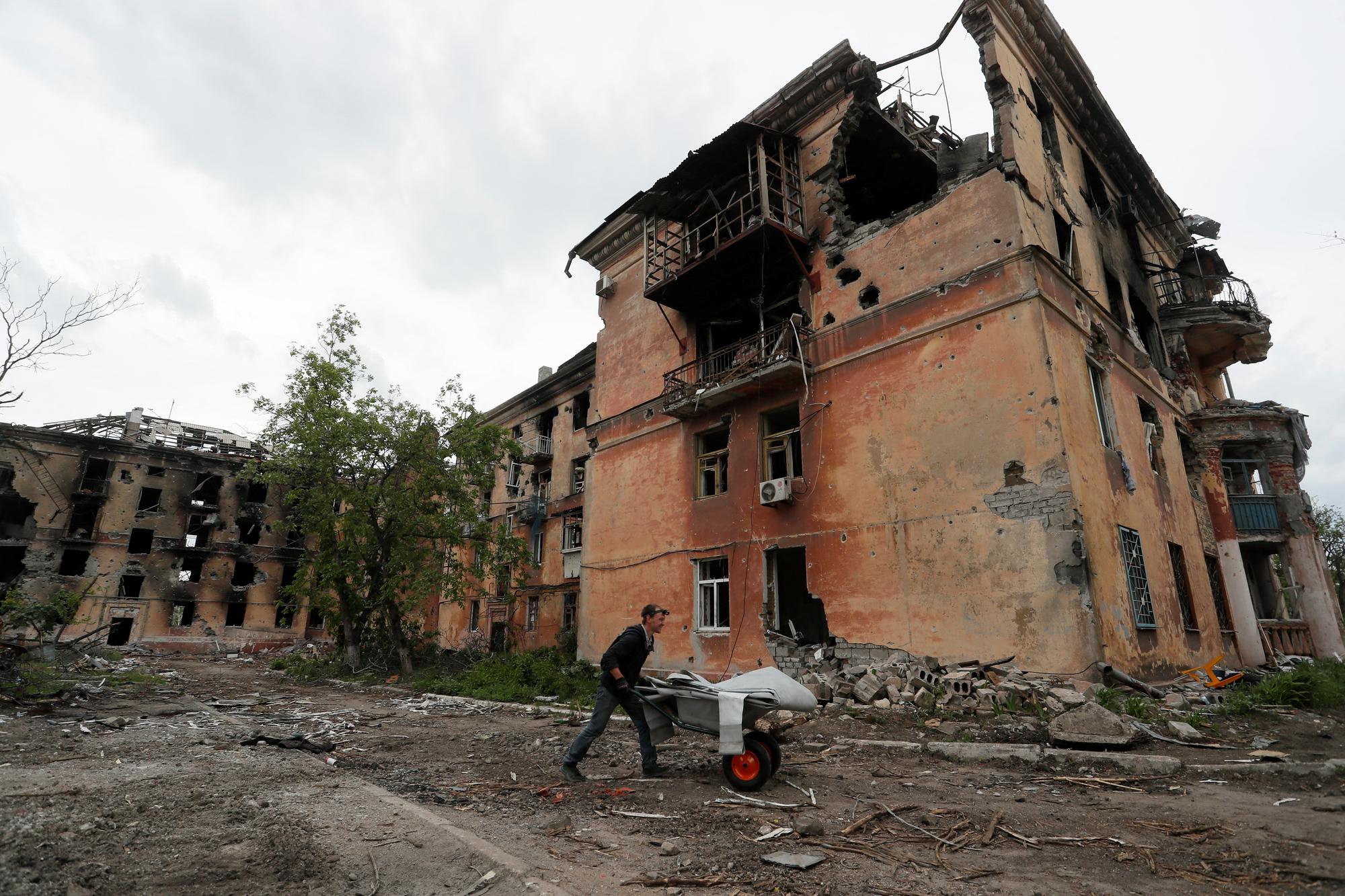 Des bâtiments détruits à Marioupol. [Reuters - Alexander Ermochenko]