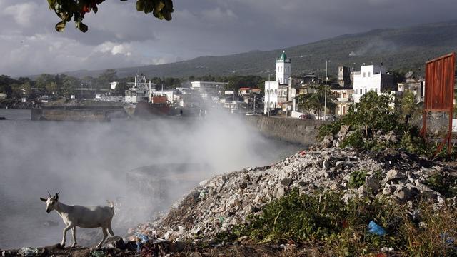 En direct de Mayotte - L’île abandonnée, la proie des gangs. [EPA - Stephen Morrison]